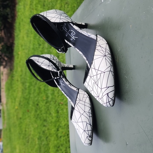 Shoes of Prey Black and white geometric design Ankle Strap Sandals Size 37 - Picture 1 of 9